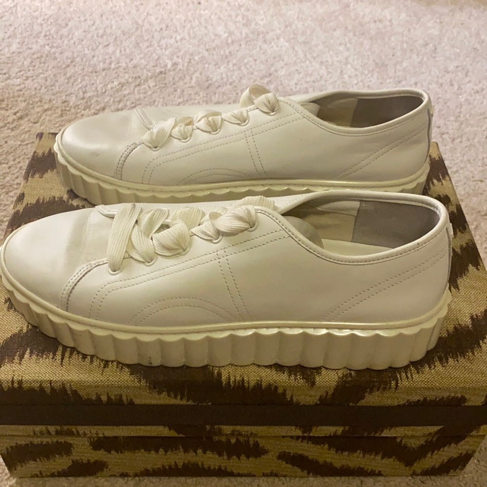 Cute Tory Burch sneakers. I have only worn them 3x’s.